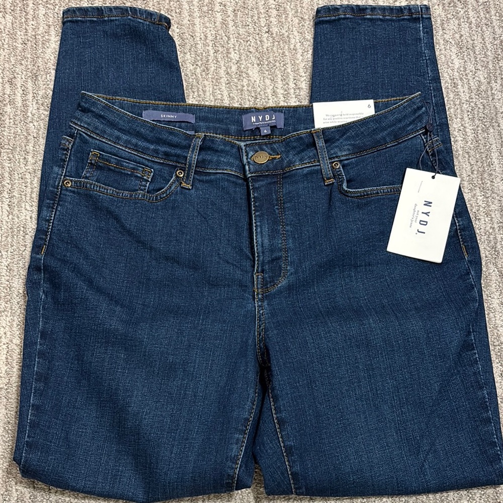 NYDJ Blue Straight Leg Jeans Classic Style size 6 NWT